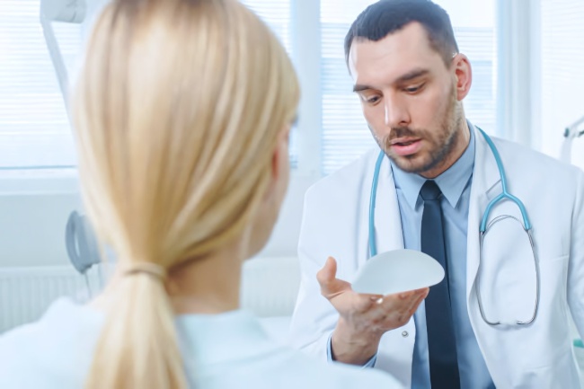 Operacje estetyczne piersi